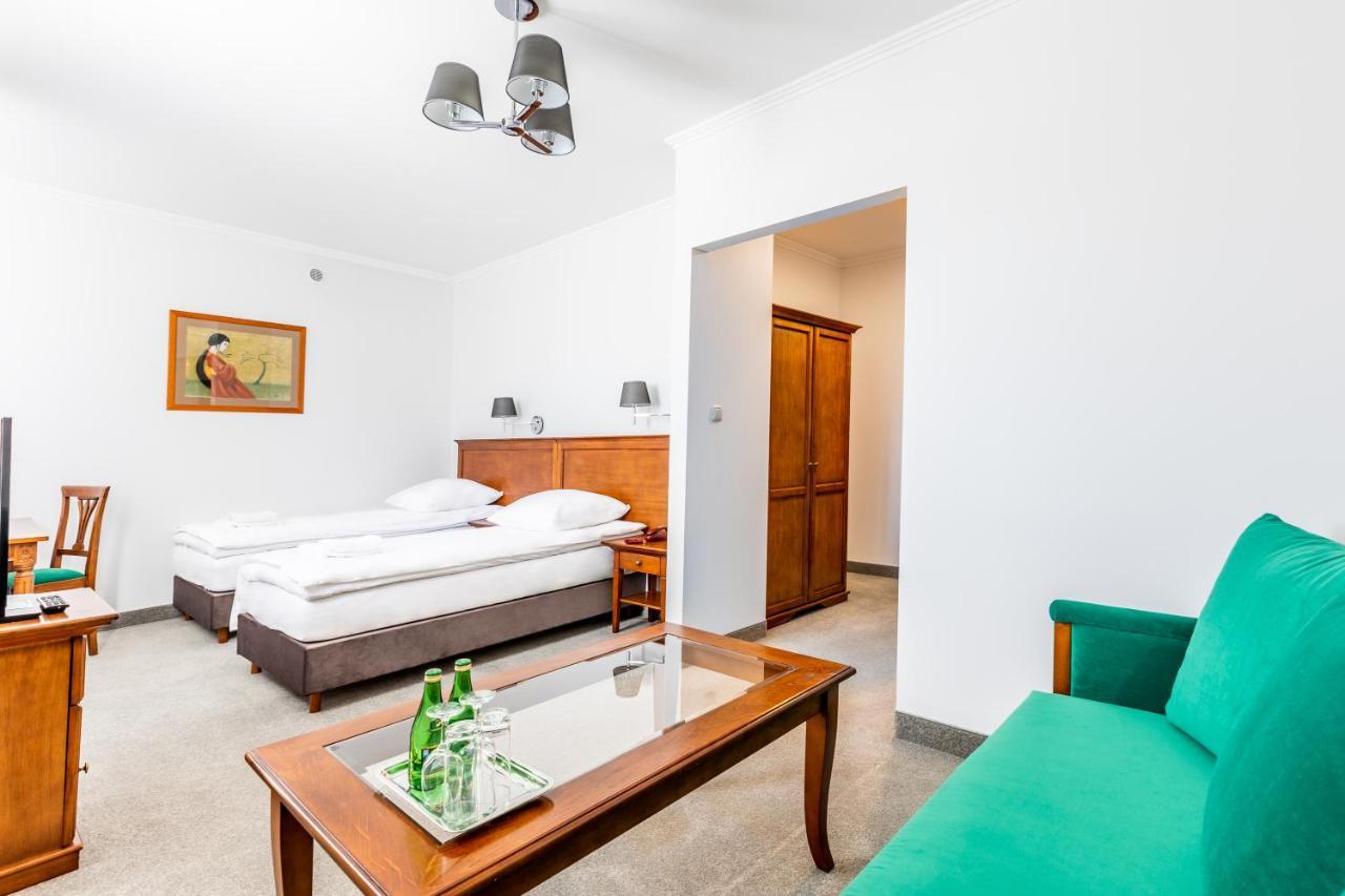 Hotel Pod Zlota Roza Κίελτσε Εξωτερικό φωτογραφία