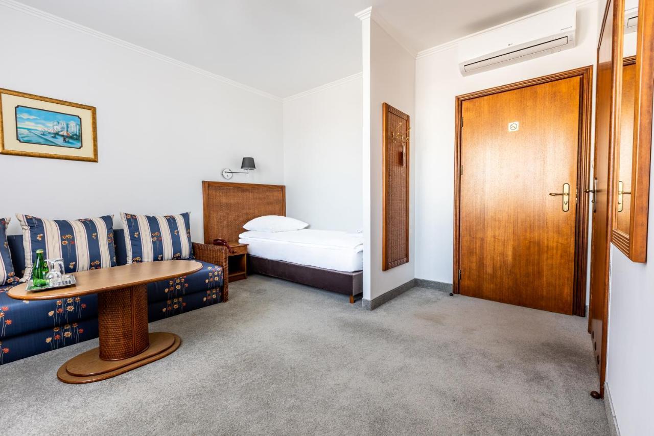 Hotel Pod Zlota Roza Κίελτσε Εξωτερικό φωτογραφία