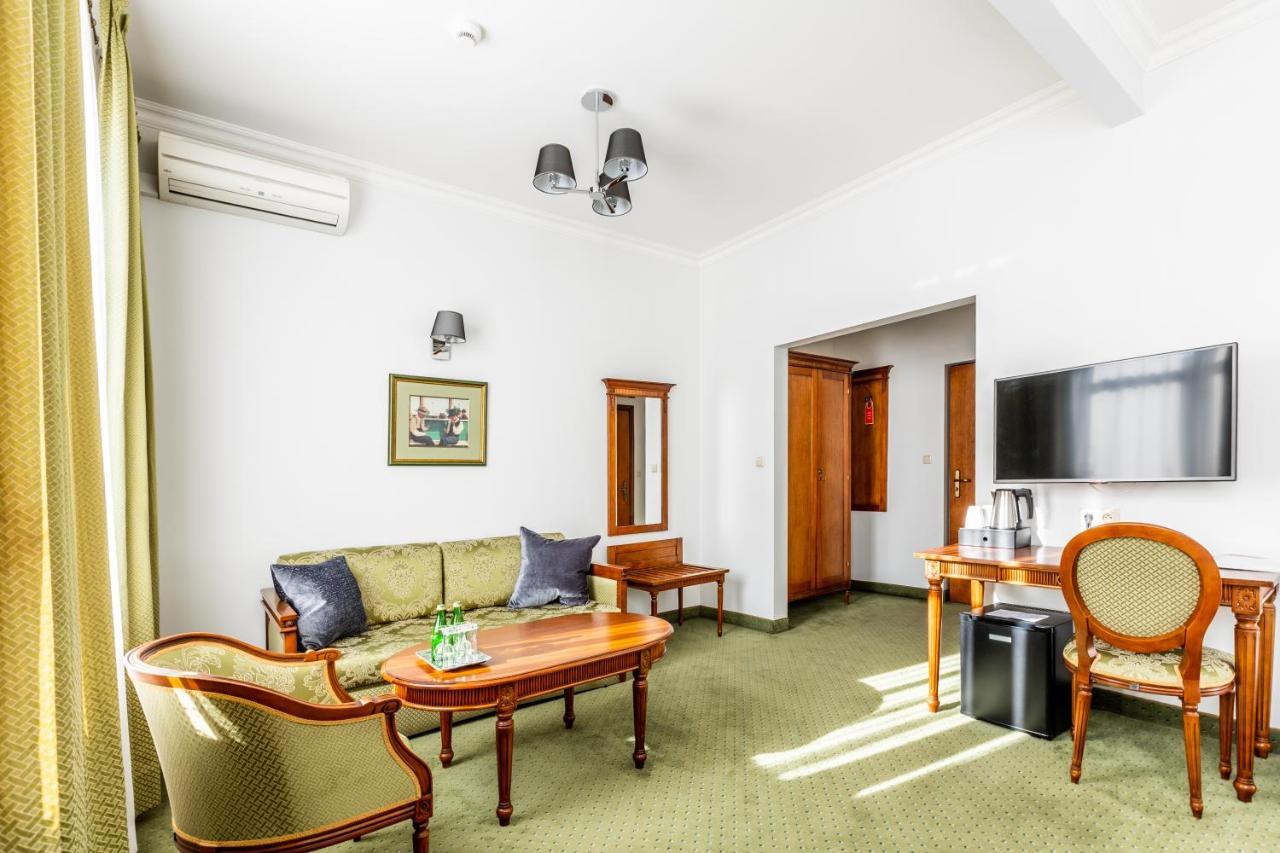 Hotel Pod Zlota Roza Κίελτσε Εξωτερικό φωτογραφία